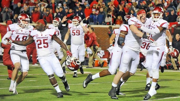 arkansas-razorbacks-beat-ole-miss-rebels.jpg